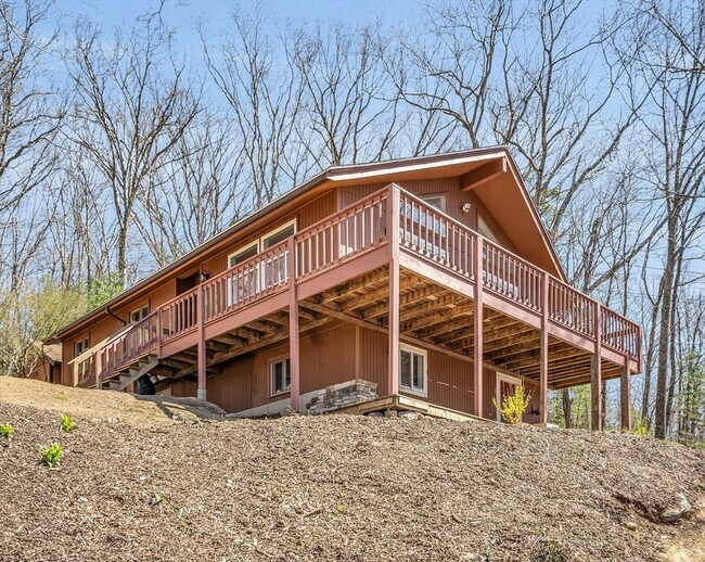 Building Photo - 21 Shore Dr