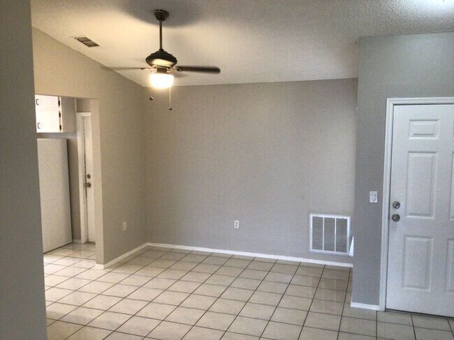 Building Photo - Available Now! 3 Bedroom In NPR!