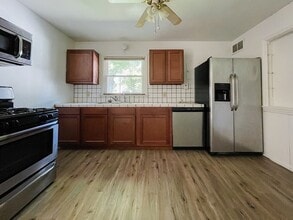 Building Photo - 1215 S Fullhart Dr