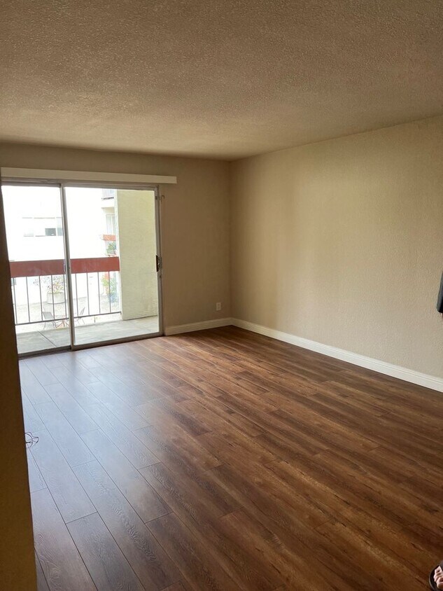 Primary Photo - Sunny 1BR in Prime Oakland Location - Pool...