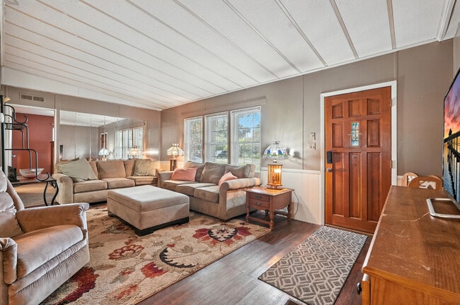 Building Photo - 163 Buchanan Cir