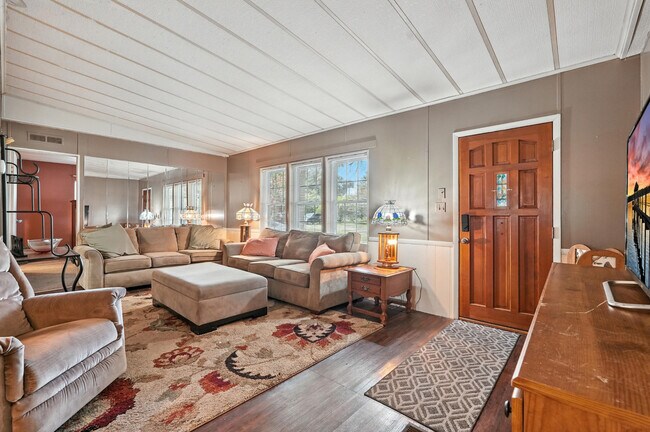 Foto del edificio - 163 Buchanan Cir