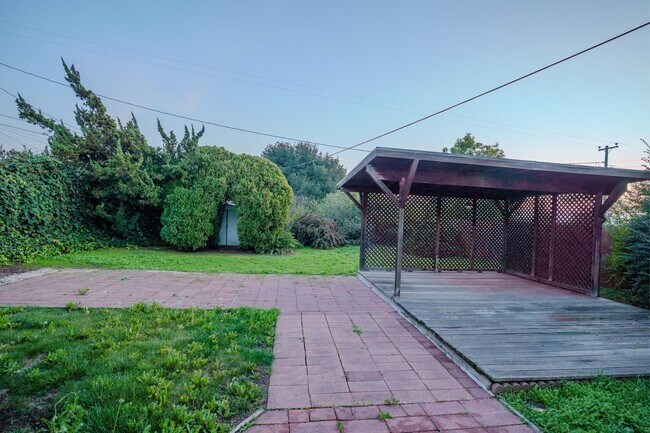 Foto del edificio - Single-Story Vallejo 3BR on HUGE Lot! 4-Car Parking, Covered Patio & 15 Min to Napa!