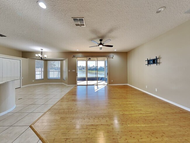 Foto del edificio - 1538 Amaryllis Cir