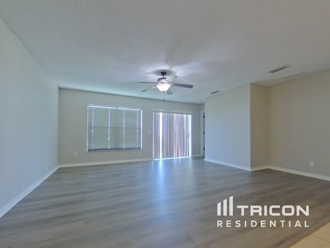 Foto del edificio - 2046 Knollcrest Dr