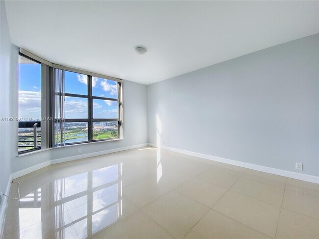 Foto del edificio - 3400 NE 192 St