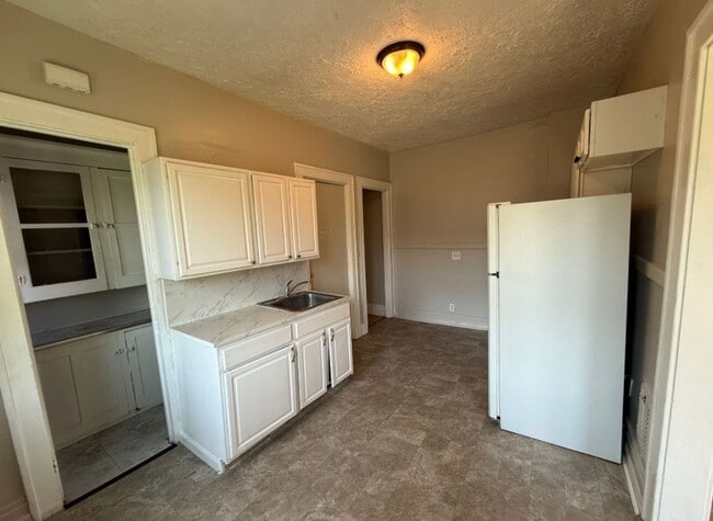 Building Photo - 27 Carthage Dr