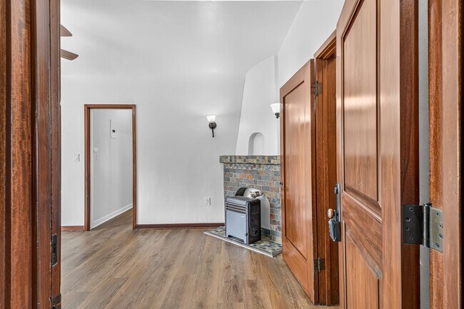 Foto del edificio - 731 E Broadway