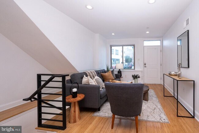 Building Photo - 2102 Berges St