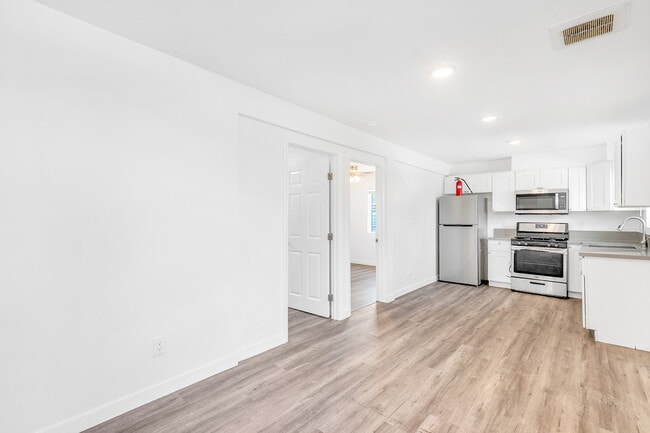 Building Photo - 8910 Avalon Blvd