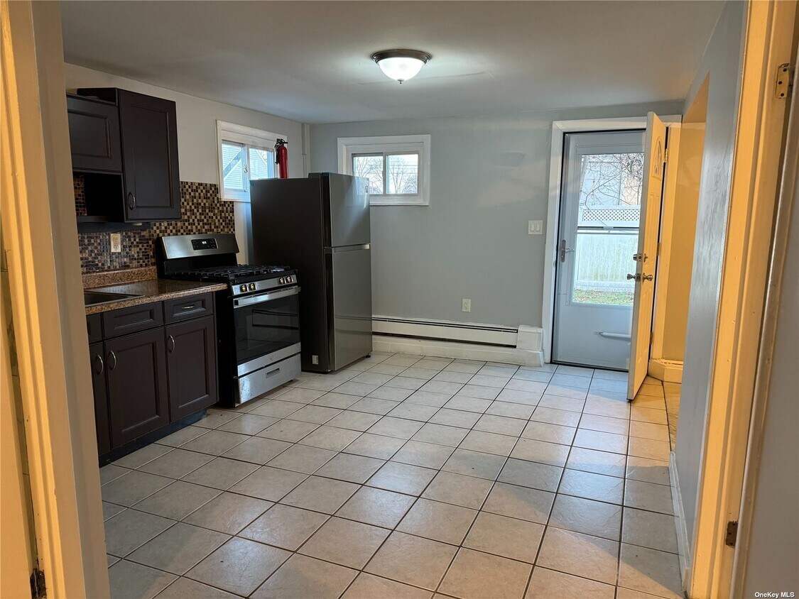 4 Lafayette St, Copiague, NY 11726 House Rental in Copiague, NY