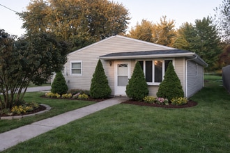 Building Photo - 2730 Dorothy Ave NE