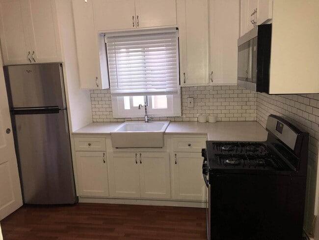 Building Photo - 207 Lake Shore Ter