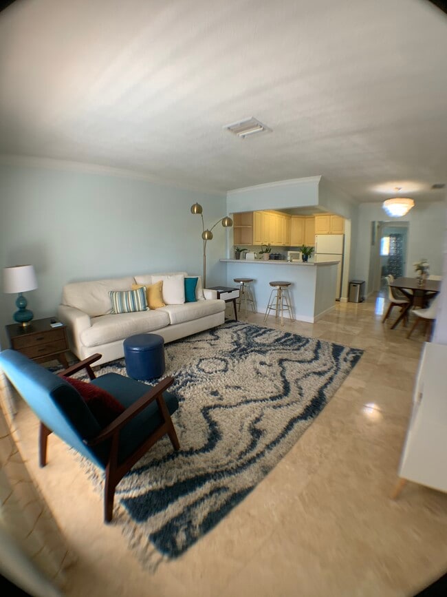 Building Photo - 3215 NE 15th St