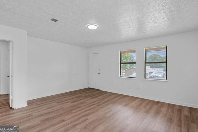 Building Photo - 117 Tanglewood Dr
