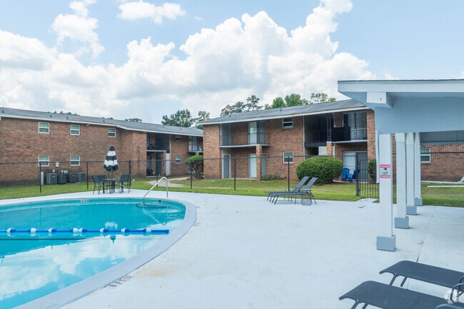 Swimming Pool w/ Sundeck - Wellington Residential