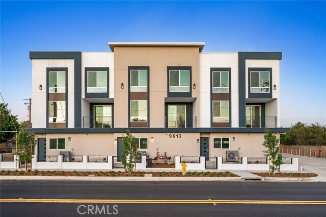 Foto del edificio - 9613 Juniper Ave
