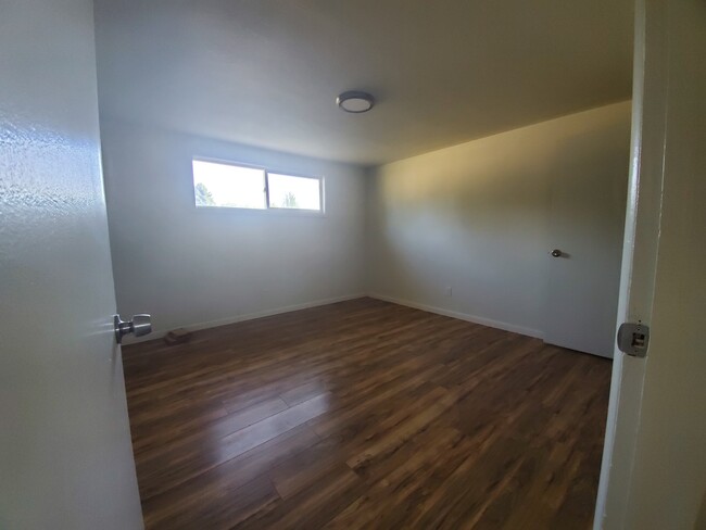 Building Photo - Unit 114 Rupert Duplex