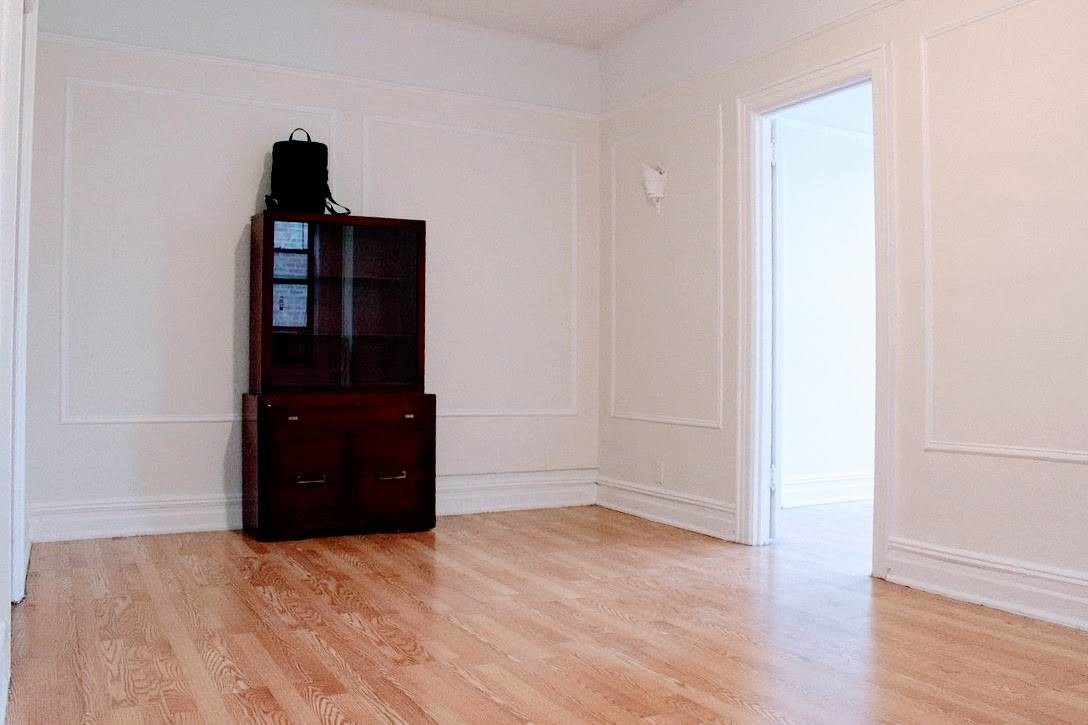 Foto del edificio - Crescent Street | 35th Avenue | 1/1