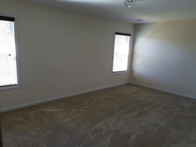 Building Photo - 327 Pinnacle Ridge Drive