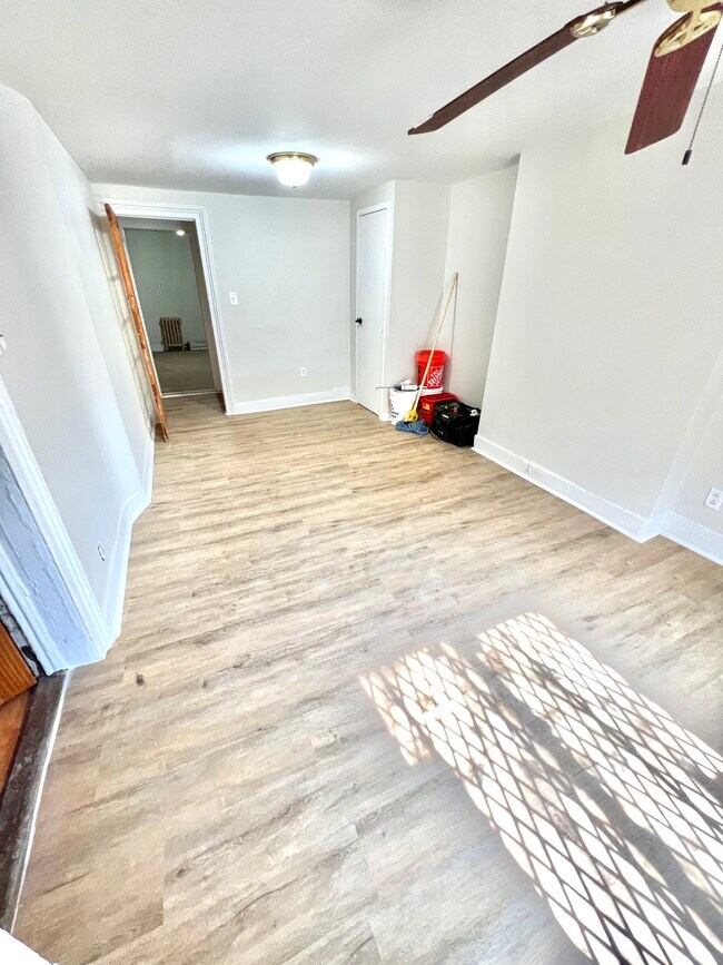 Building Photo - 61A Somers St