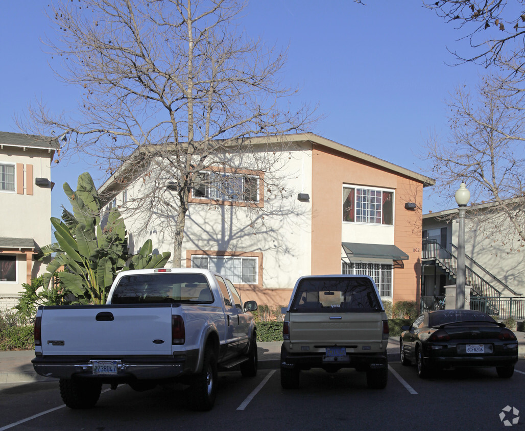 Building Photo - 1102 S Minnie St