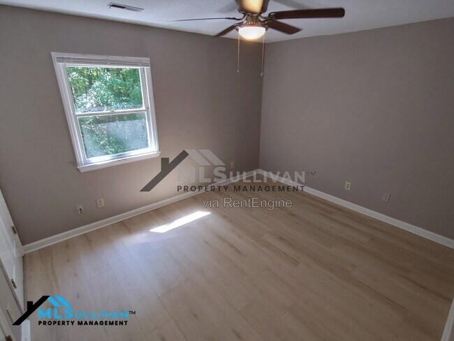 Building Photo - 2211 Peppertree St