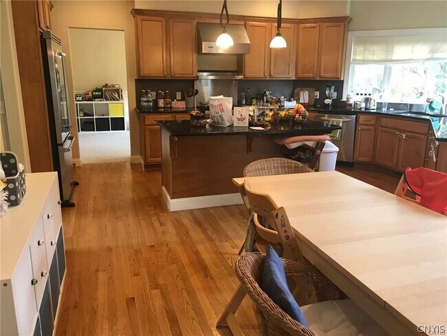 Foto del edificio - 5065 Yellow Wood Pkwy