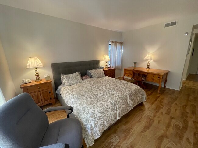 Foto del edificio - 647 Wilcox Ave