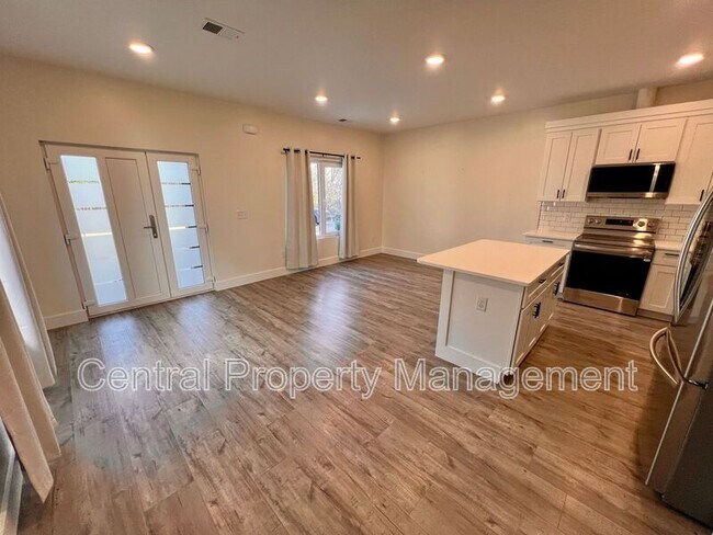 Foto del edificio - 30 Beverly Hills Dr