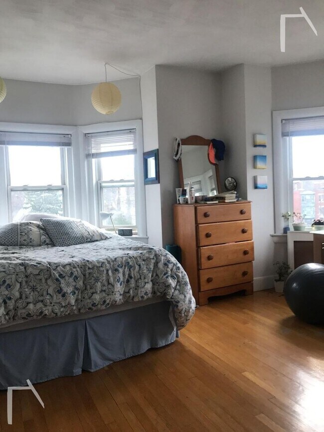 Building Photo - 9 Englewood Ave #16P Brookline MA 02445