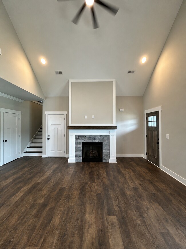 Foto del edificio - Beautiful New Build 3 Bed, 2.5 Bath, 2 Car Garage - Community Pool & Walking Trail!