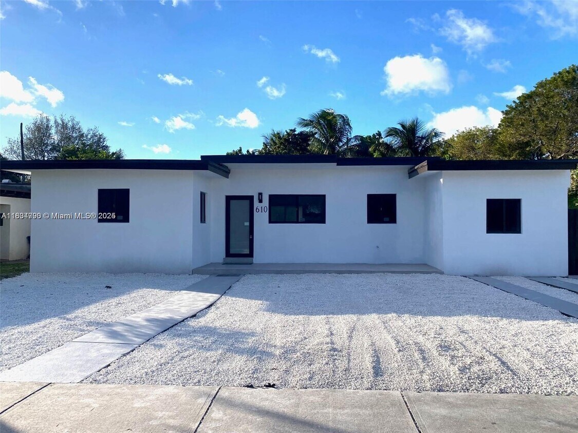 Foto principal - 610 NW 111th St
