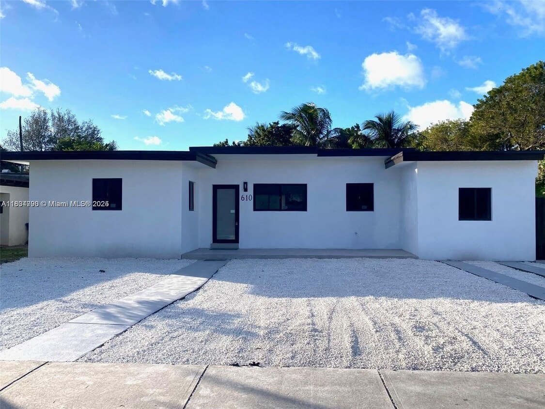 Primary Photo - 610 NW 111th St