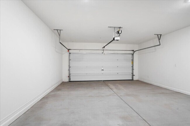 Foto del edificio - Beautiful 4 Bedroom Just off the 202!