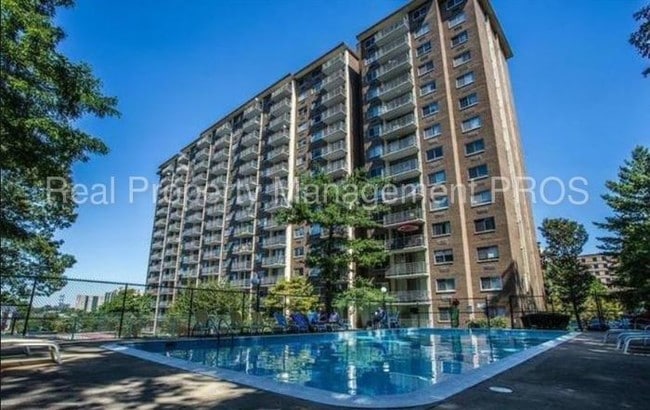 Building Photo - 2059 Huntington Ave