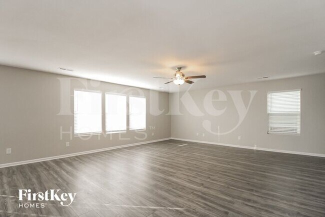 Building Photo - 4725 Tuliptree Dr