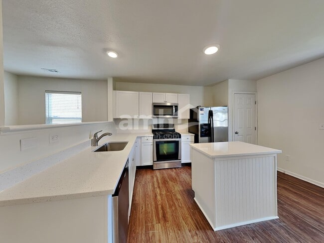 Building Photo - 1245 Cloverview St