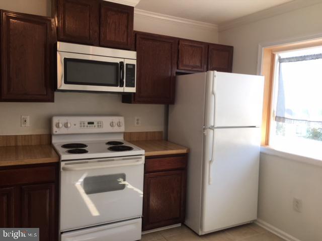 Building Photo - 2340 Hunters Square Ct