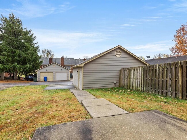 Building Photo - 3450 Laredo Dr