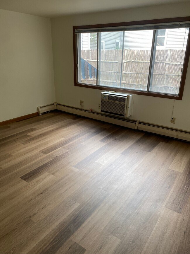 Foto del edificio - 451 S Main St