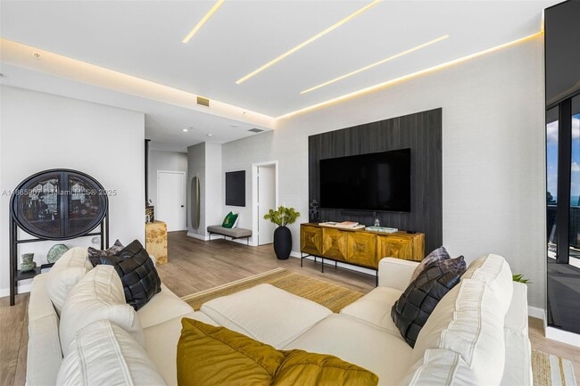 Foto del edificio - 45 SW 9th St