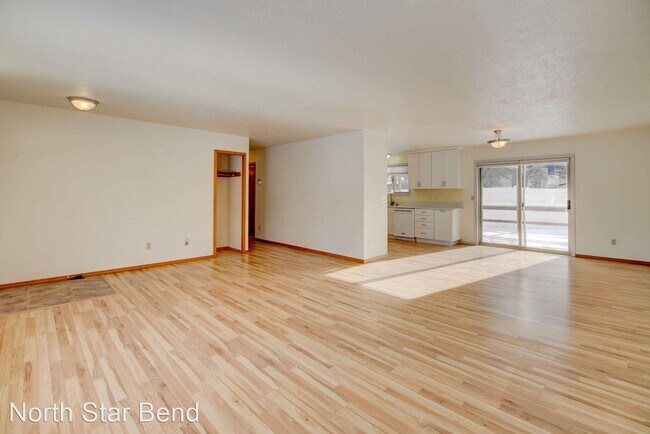 Foto del edificio - 3 br, 2 bath House - 932 NE Lena Pl