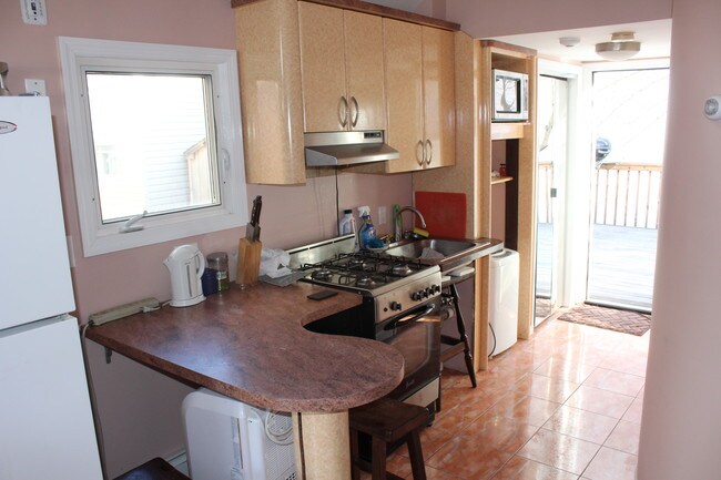 Building Photo - 420 Hamden Ave