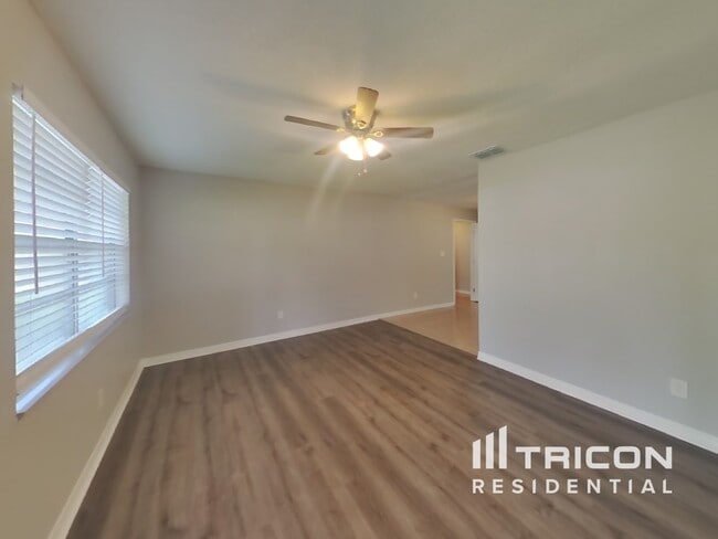 Foto del edificio - 14800 11th St