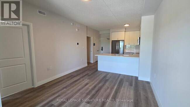 Photo du bâtiment - 6415 Regional Rd 25