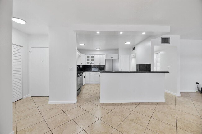Foto del edificio - 740 NE 199th St
