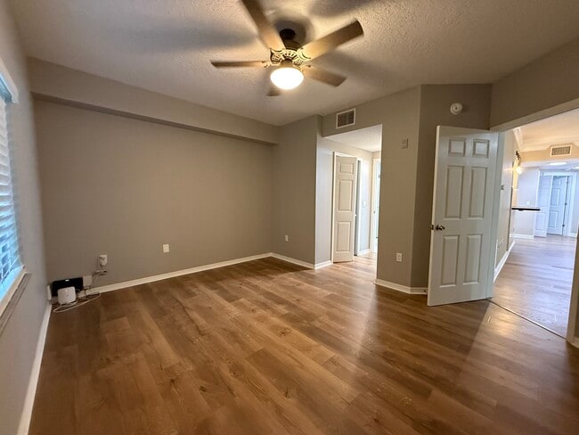 Foto del edificio - 6018 Portsdale Pl