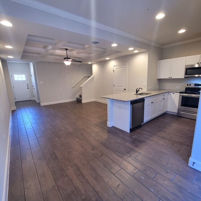 Building Photo - Townhome for rent
