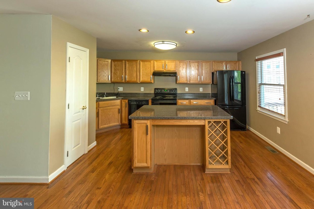 Foto principal - 108 Maximillian Ct SW